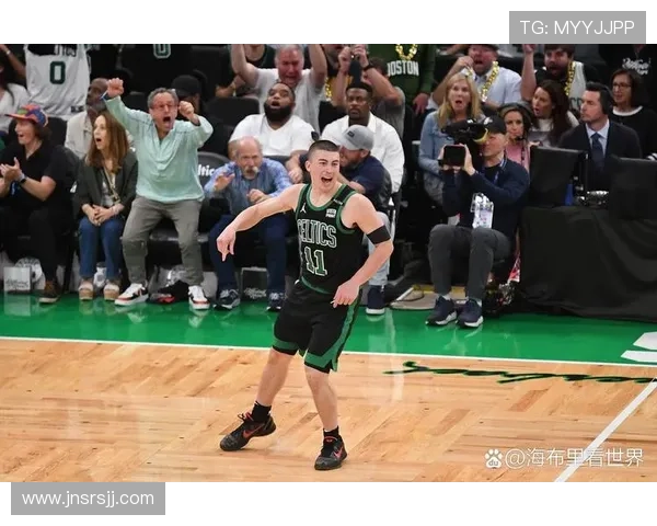 普理查德状态低迷半场手感冰冷五投全失仅得三分三板四助攻